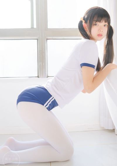 医生隔着内裤揉弄护士视频